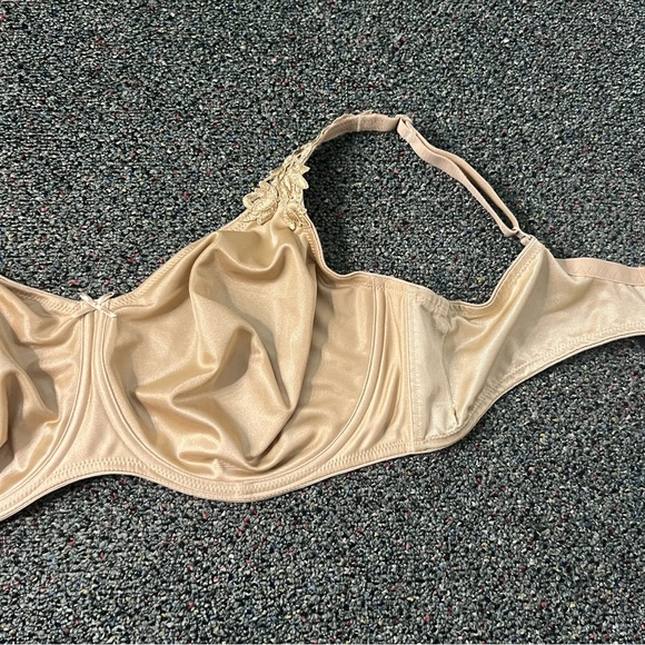 DOMINIQUE Satin Cream Seamless Minimizer Underwire Full Coverage Bra Lingeri 44D - Picture 9 of 16